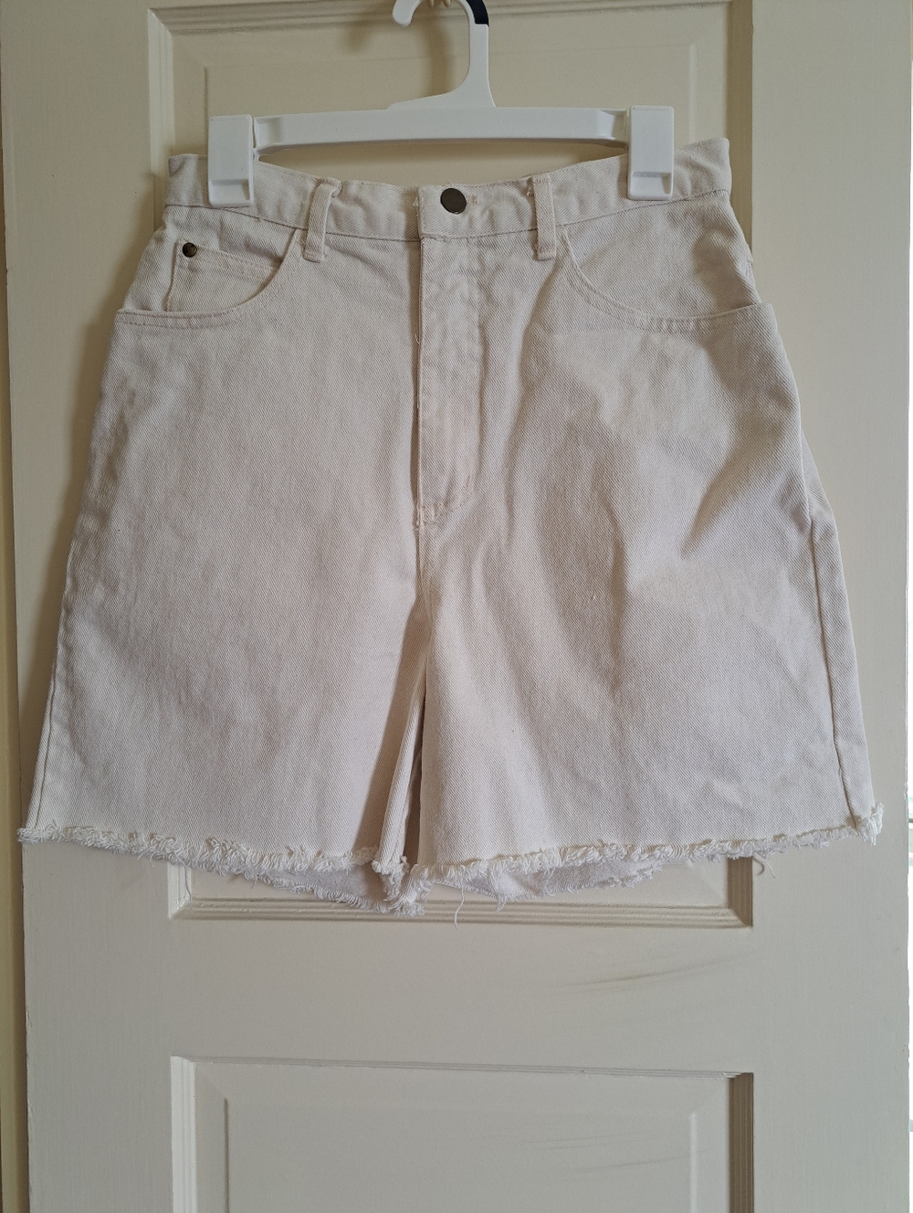 MIXIT Vintage Women's Cream Frayed Hem Denim Cutoff Shorts